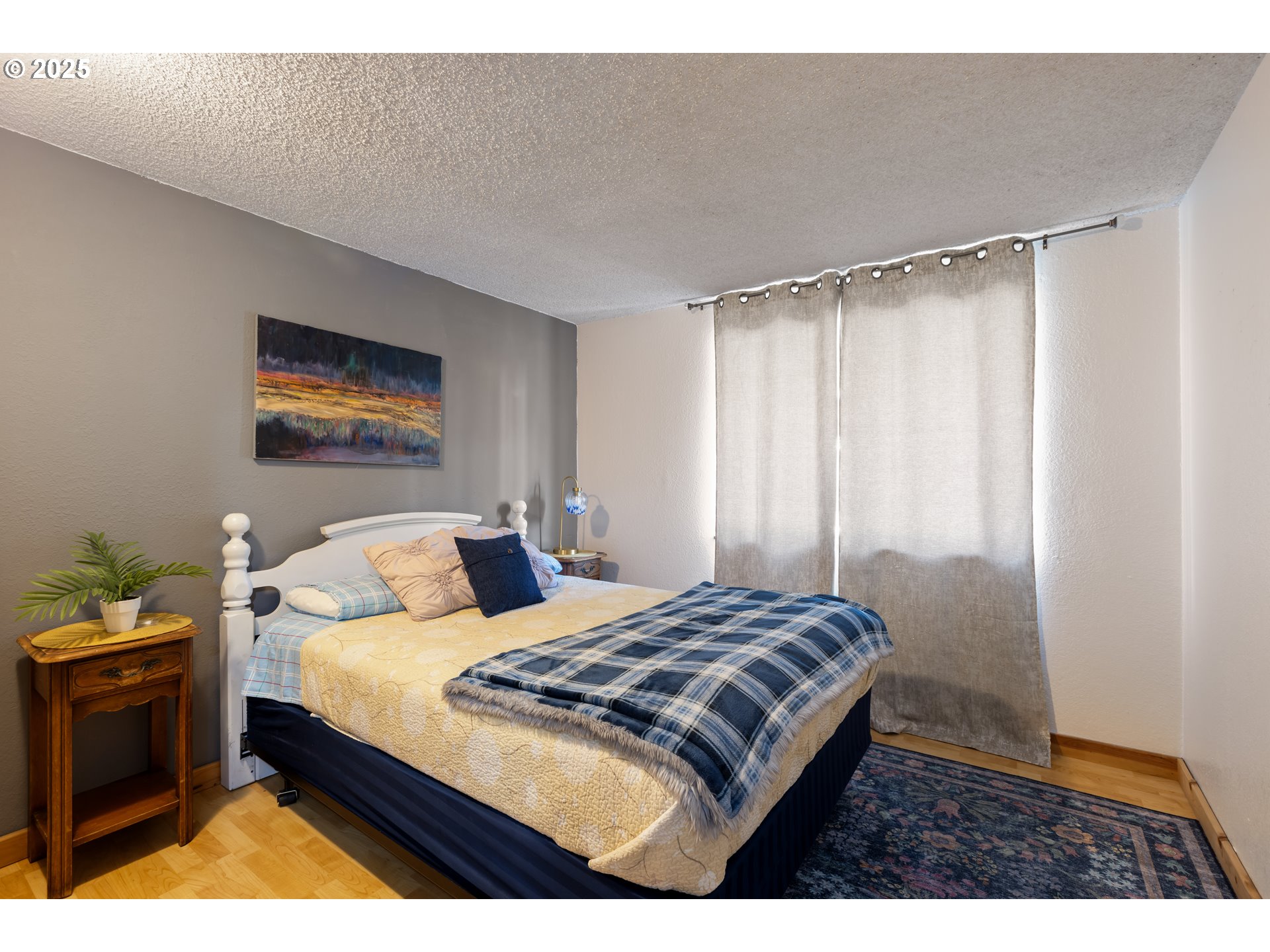 930 Prescott Lane Springfield, OR 97477 - Photo 15 of 31 a bedroom with a bed and a window