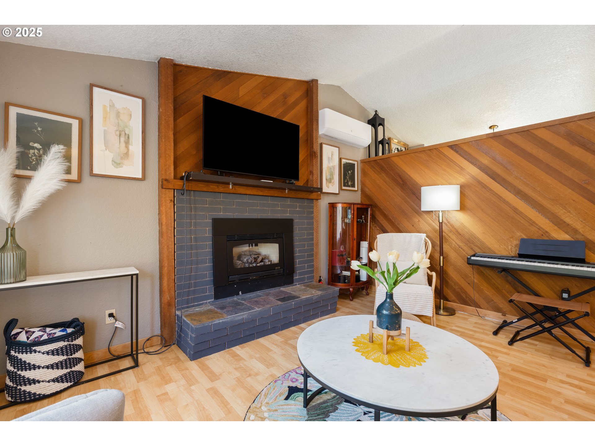 930 Prescott Lane Springfield, OR 97477 - Photo 3 of 31 a living room with furniture and a fireplace