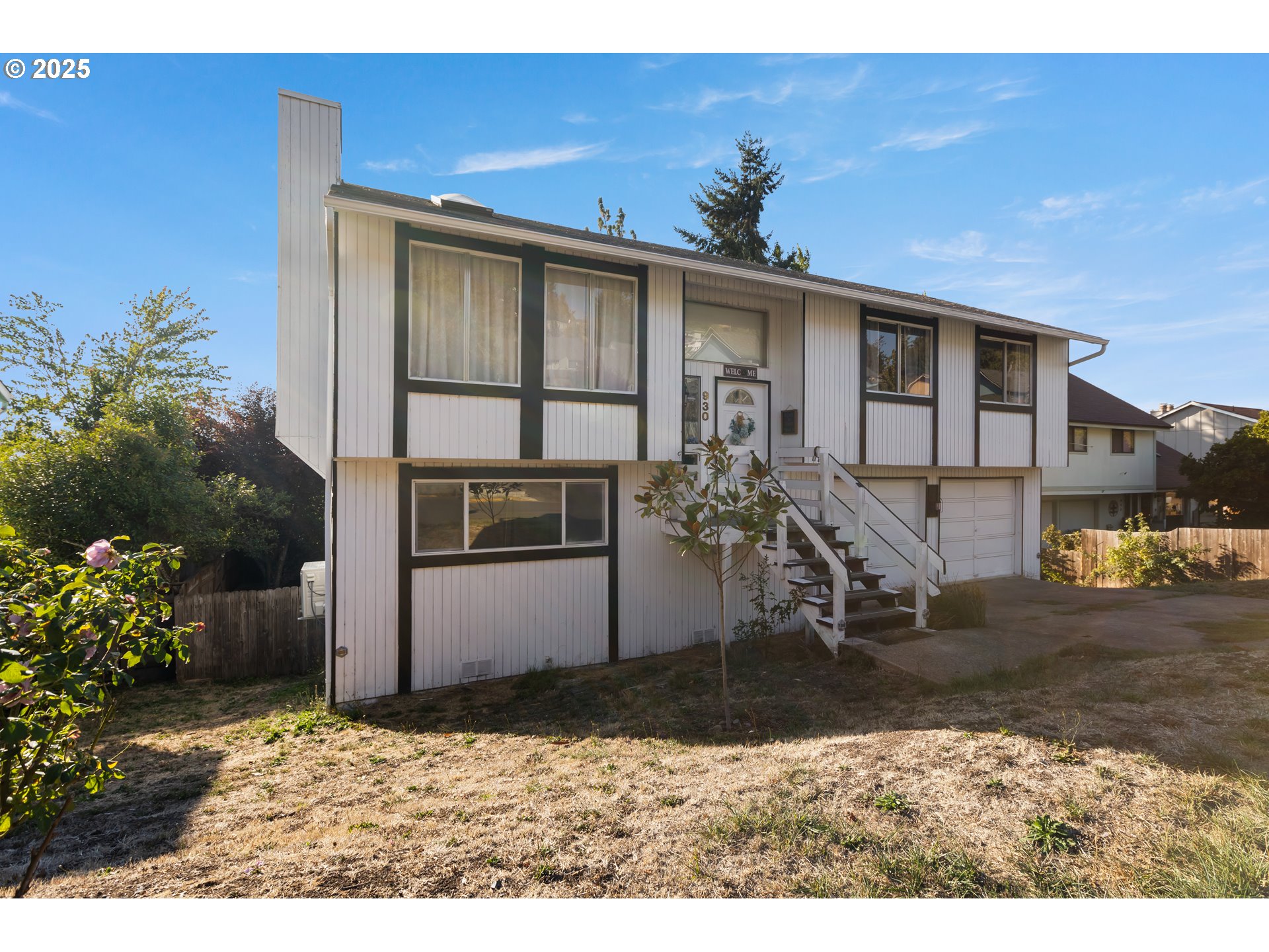 930 Prescott Lane Springfield, OR 97477 - Photo 31 of 31 a front view of a house with garden