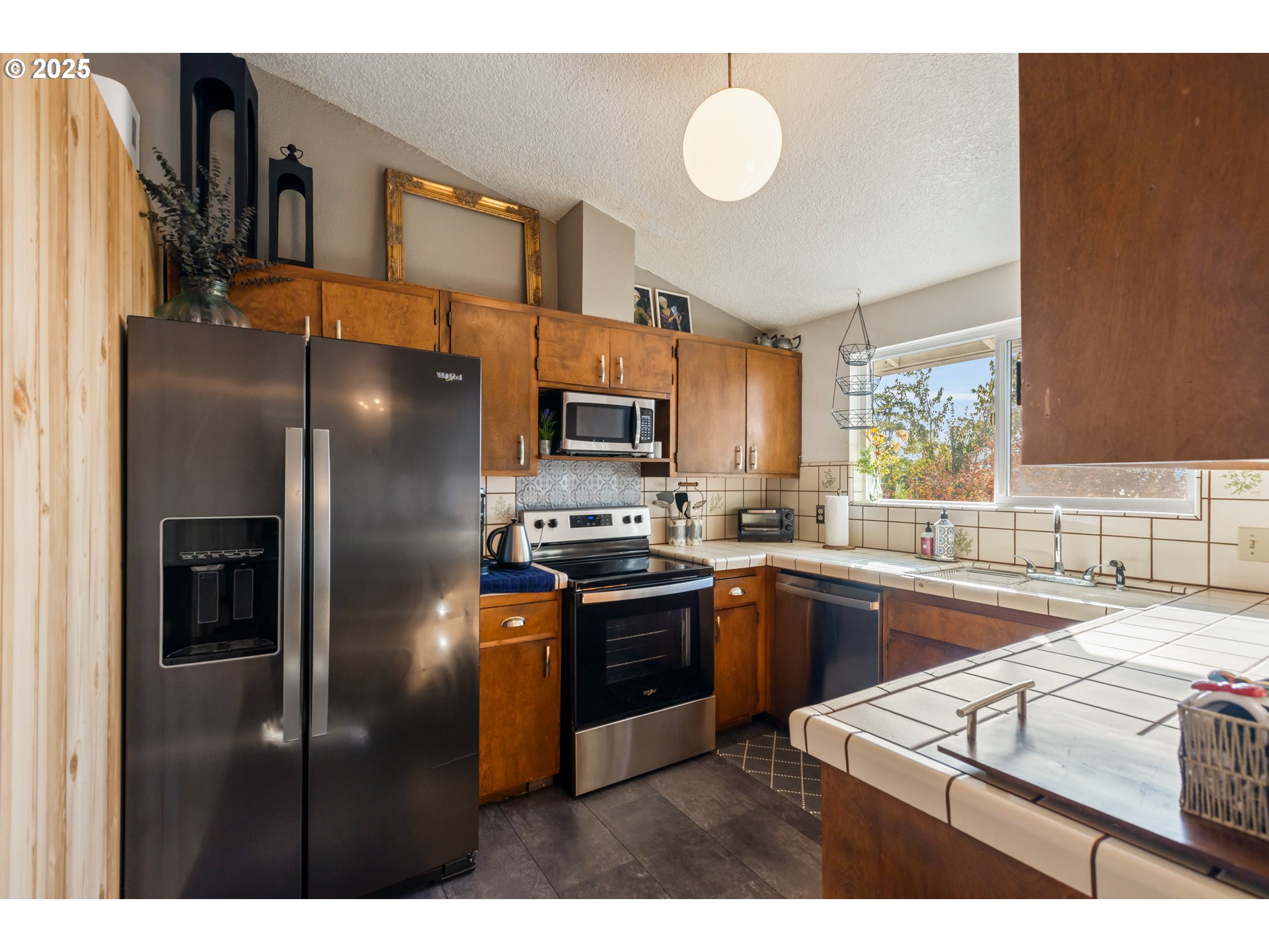 930 Prescott Lane Springfield, OR 97477 - Photo 5 of 31 a kitchen with stainless steel appliances granite countertop a sink a stove and refrigerator