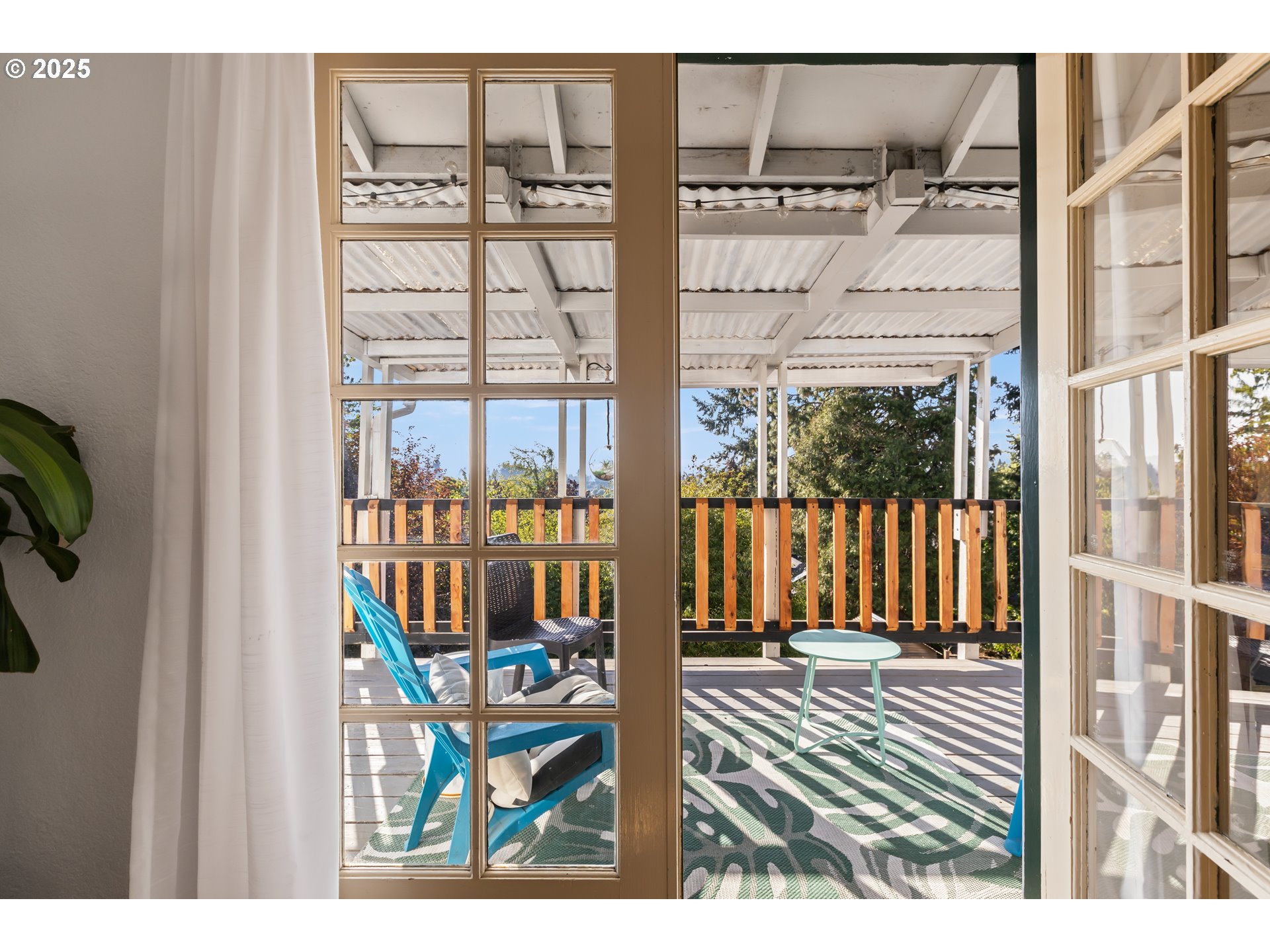 930 Prescott Lane Springfield, OR 97477 - Photo 8 of 31 a view of a balcony with wooden floor