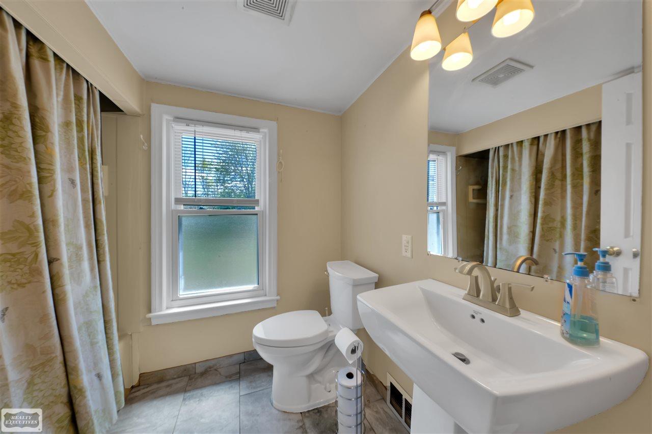 2270 Stapleton Road Goodells, MI 48027 - Photo 12 of 33 Full Main Bathroom