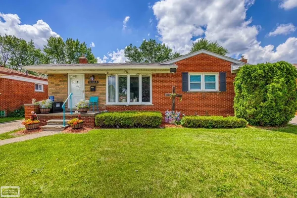 $224,900 | 31557 Kelly Road, Fraser, MI 48026