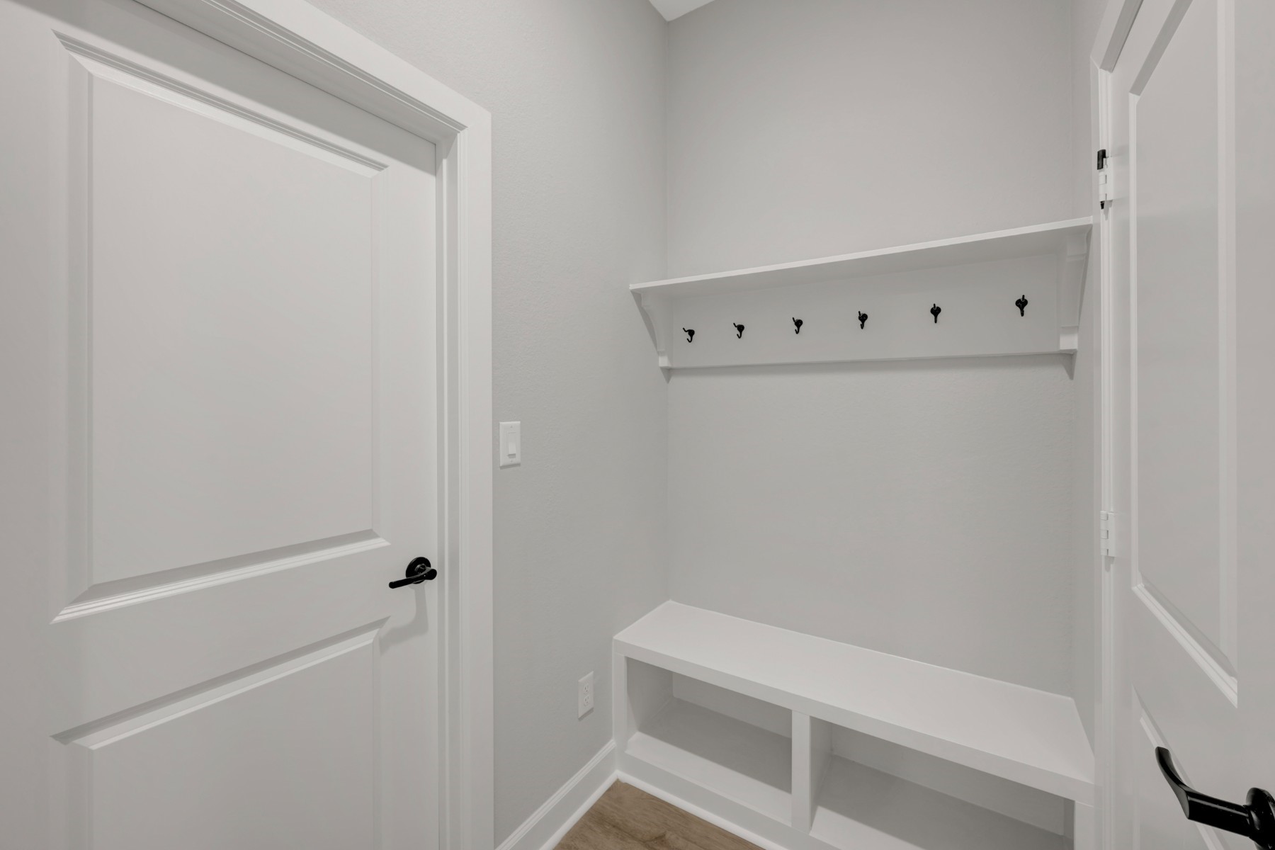 5407 Mango Blfs Street Manvel, TX 77578 - Photo 13 of 50 a view of room with cabinet