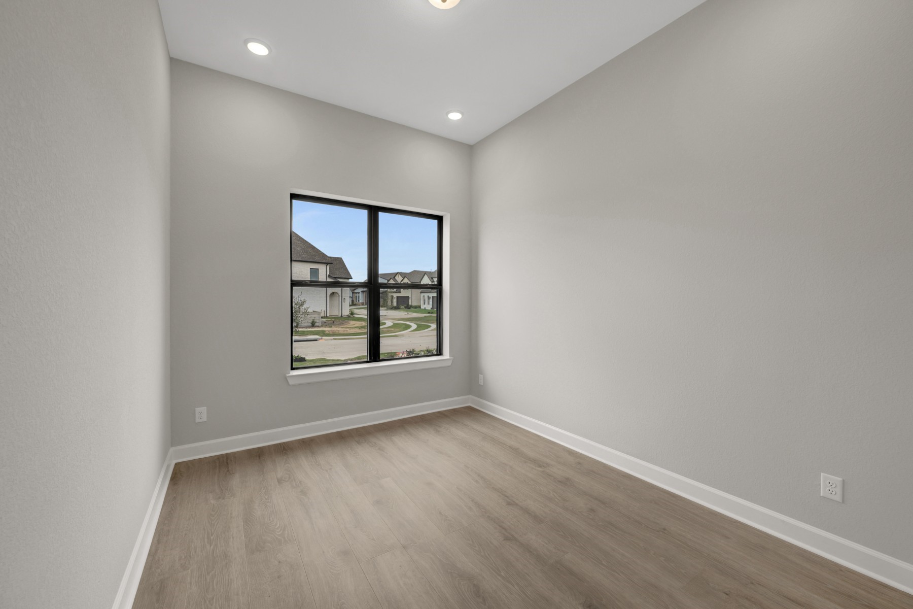 5407 Mango Blfs Street Manvel, TX 77578 - Photo 17 of 50 an empty room with wooden floor and windows