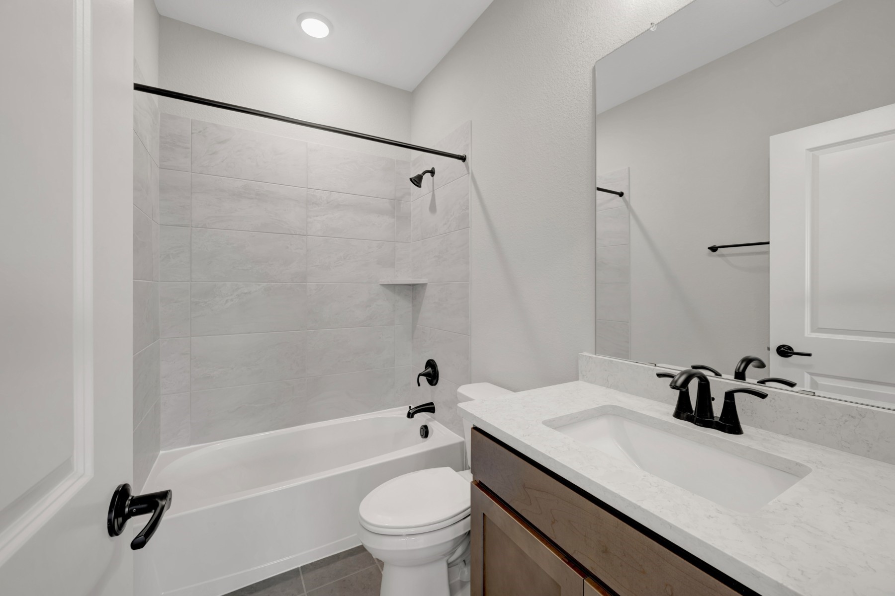 5407 Mango Blfs Street Manvel, TX 77578 - Photo 39 of 50 a bathroom with a sink a toilet and a bathtub