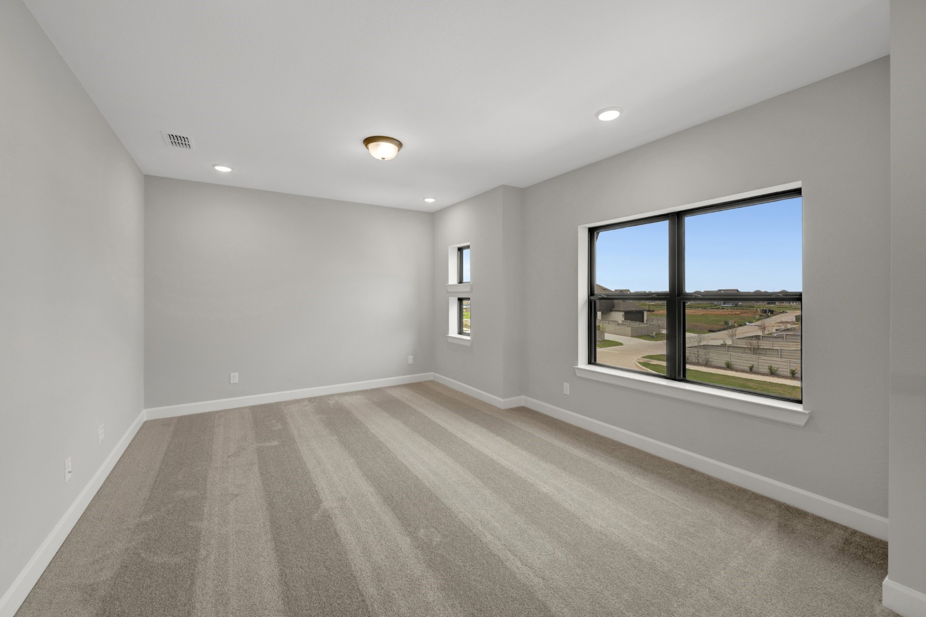 5407 Mango Blfs Street Manvel, TX 77578 - Photo 42 of 50 an empty room with windows