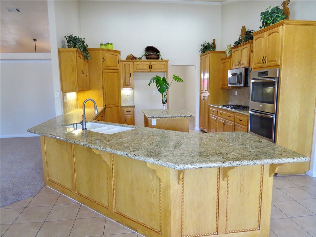 7445 El Manor Road Hesperia, CA 92344 - Photo 4 of 71 Gallery Image 4