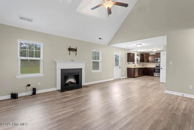 $2,050 | 202 Breakwater Drive, Sneads Ferry, NC 28460