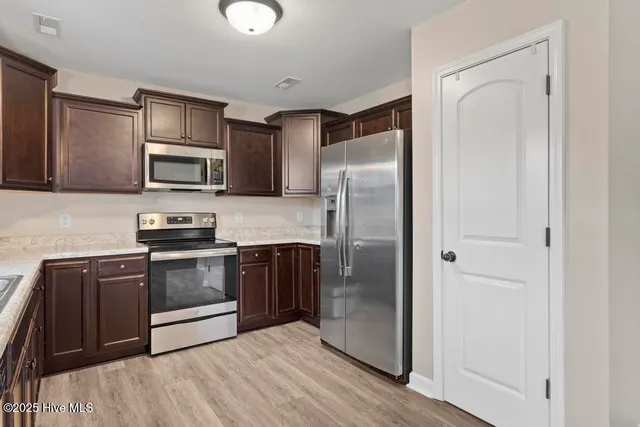 $2,050 | 202 Breakwater Drive, Sneads Ferry, NC 28460