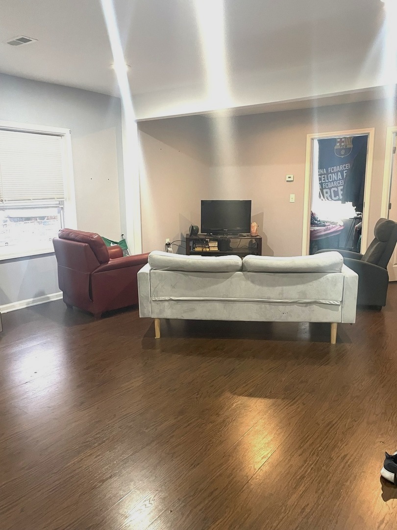 1014 West 19th Street, Unit 2F Chicago, IL 60608 - Photo 3 of 7