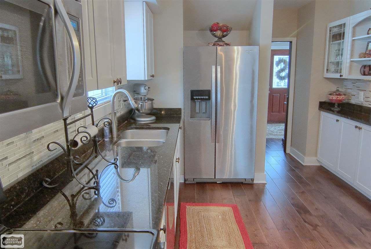 633 1st Street Rochester, MI 48307 - Photo 9 of 29 31345291-8.JPG