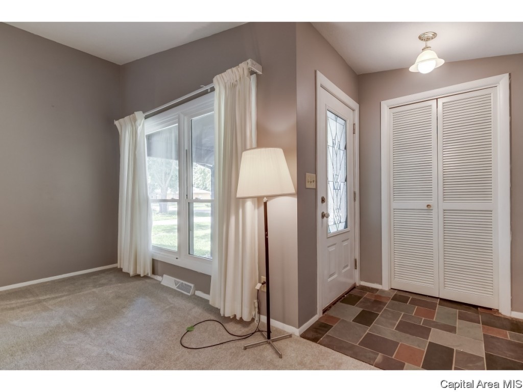 3246 South 1st Street Springfield, IL 62703 - Photo 2 of 21