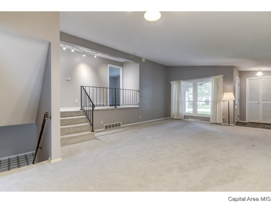 3246 South 1st Street Springfield, IL 62703 - Photo 4 of 21