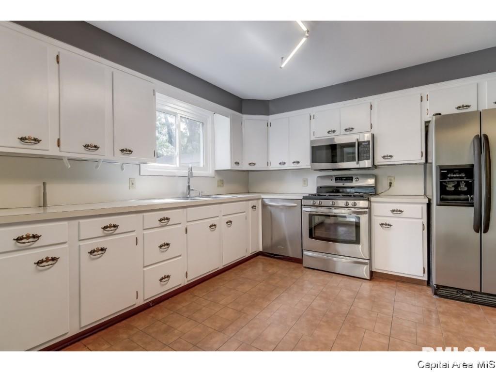 3246 South 1st Street Springfield, IL 62703 - Photo 7 of 21