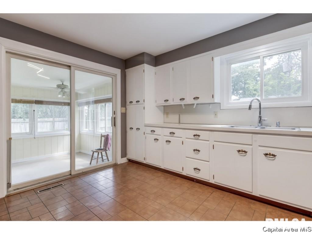 3246 South 1st Street Springfield, IL 62703 - Photo 8 of 21