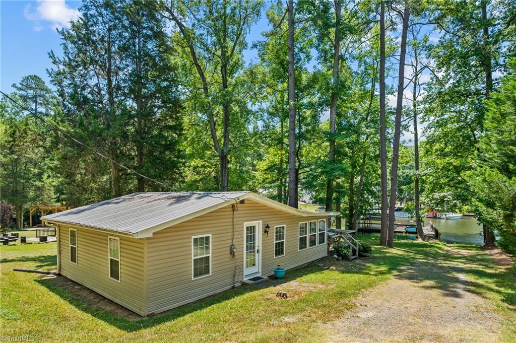 310 Pirates Cove New London, NC 28127 - Photo 1 of 41