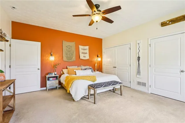 a view of front a house with a yard