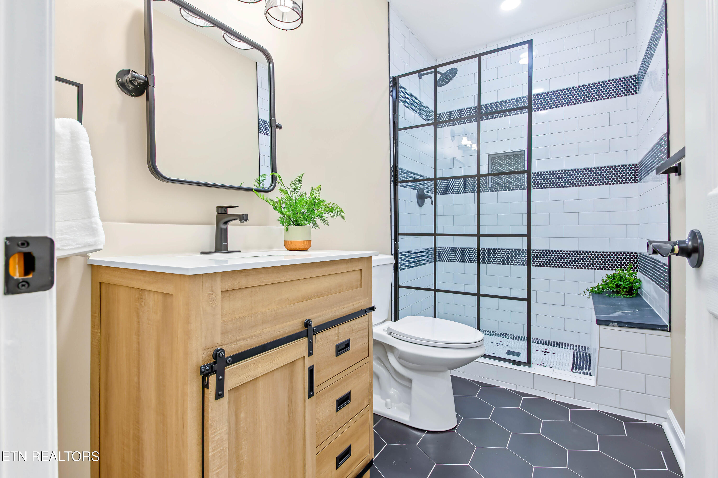 13182 Clear Ridge Road Knoxville, TN 37922 - Photo 37 of 60 Bathroom #3