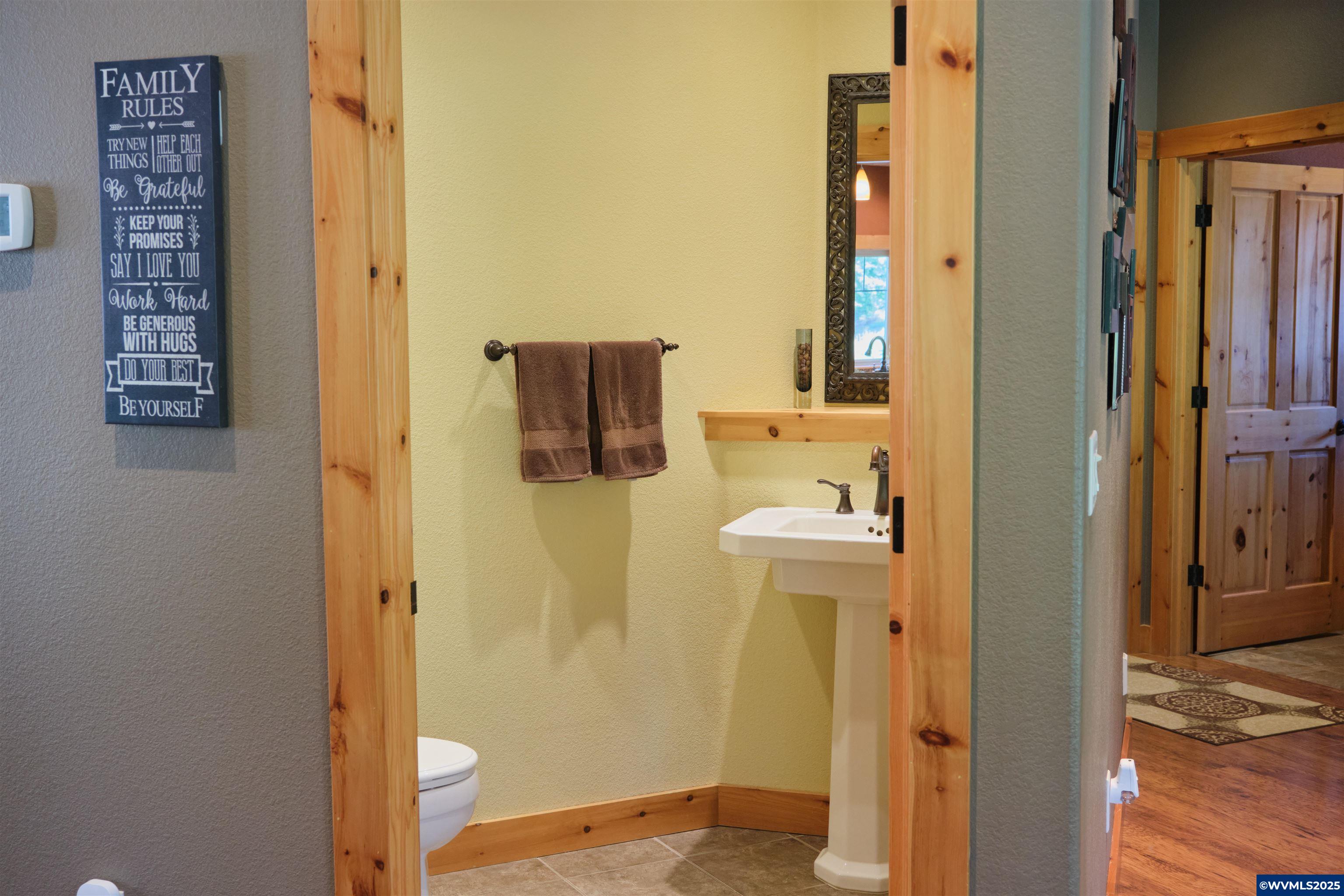 222 Southeast Whitten Road Mill City, OR 97360 - Photo 16 of 50