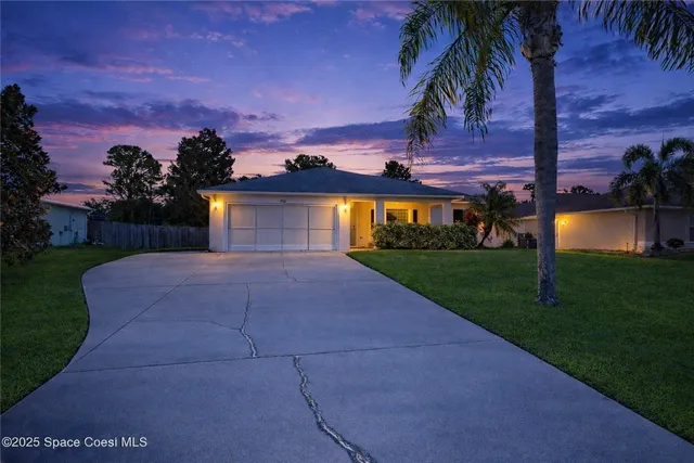 $425,000 | 934 Bermuda Avenue, Sebastian, FL 32958