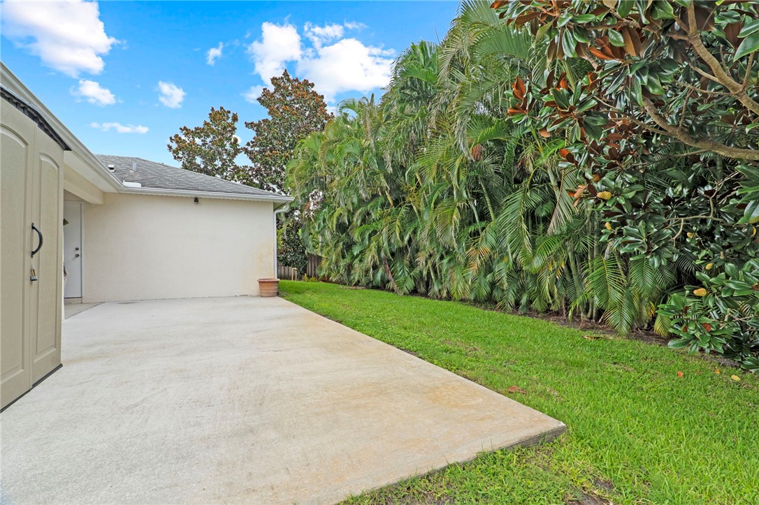 934 Bermuda Avenue Sebastian, FL 32958 - Photo 9 of 31 a view of outdoor space and yard