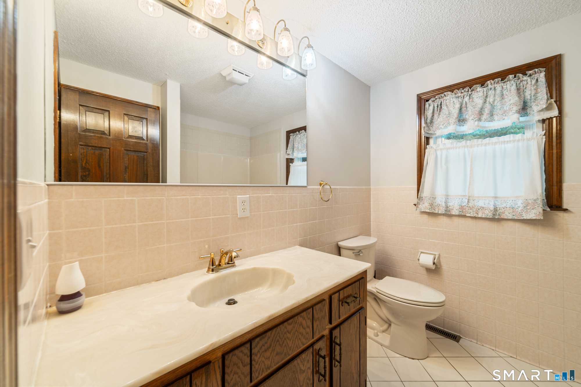 548 Beecher Road Wolcott, CT 06716 - Photo 16 of 36 Main Level