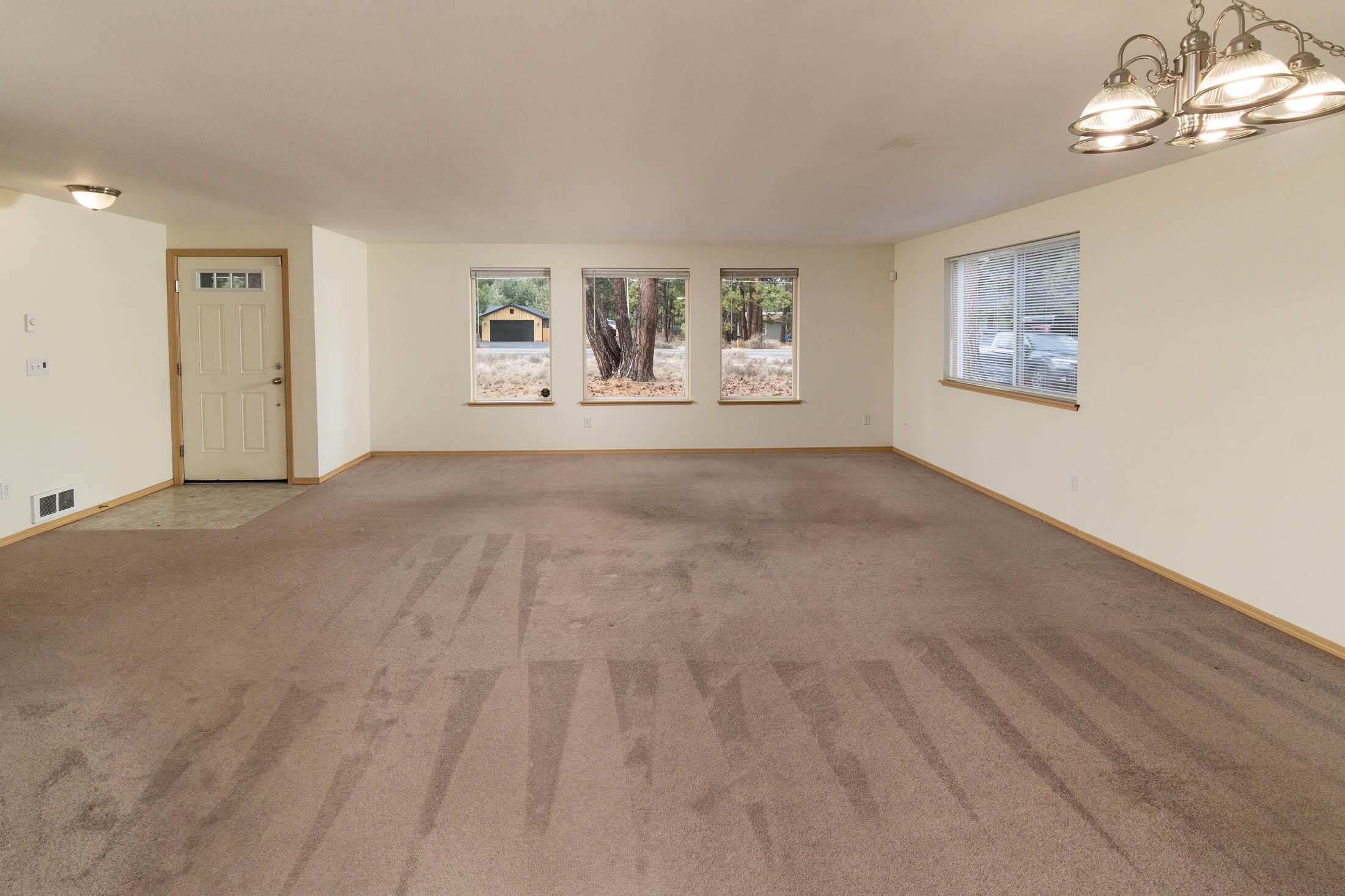60196 Navajo Road Bend, OR 97702 - Photo 23 of 23 Flexible floor plan: use the eating area for dining, or choose the eating area with the kitchen, or both. Room for entertaining family and friends.