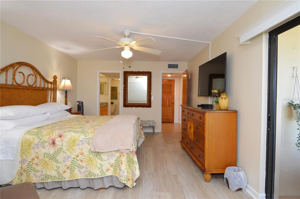 900 Gulf Boulevard, Unit 907 Indian Rocks Beach, FL 33785 - Photo 38 of 88