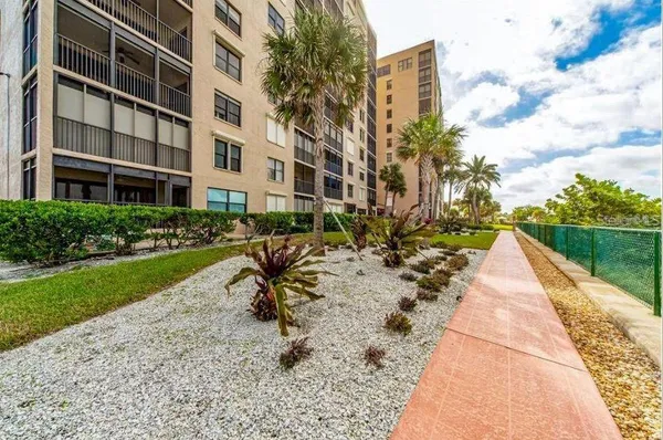 $5,700 | 900 Gulf Boulevard, Unit 907, Indian Rocks Beach, FL 33785