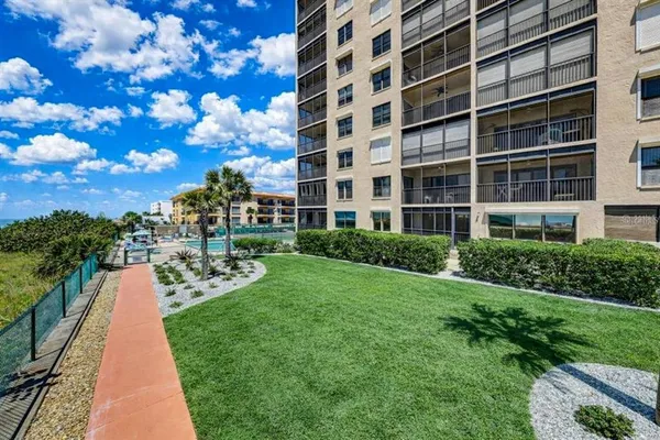 $5,700 | 900 Gulf Boulevard, Unit 907, Indian Rocks Beach, FL 33785