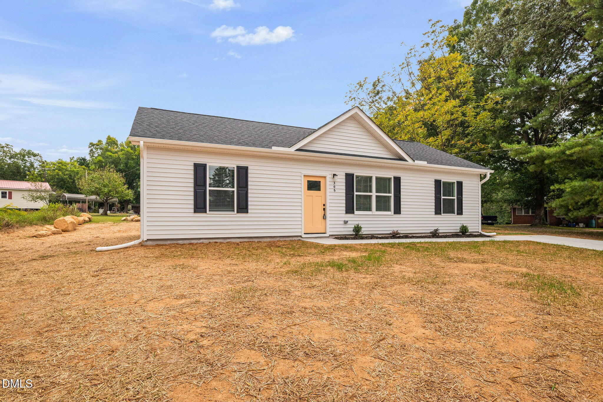 305 West Barden Street Roxboro, NC 27573 - Photo 2 of 31