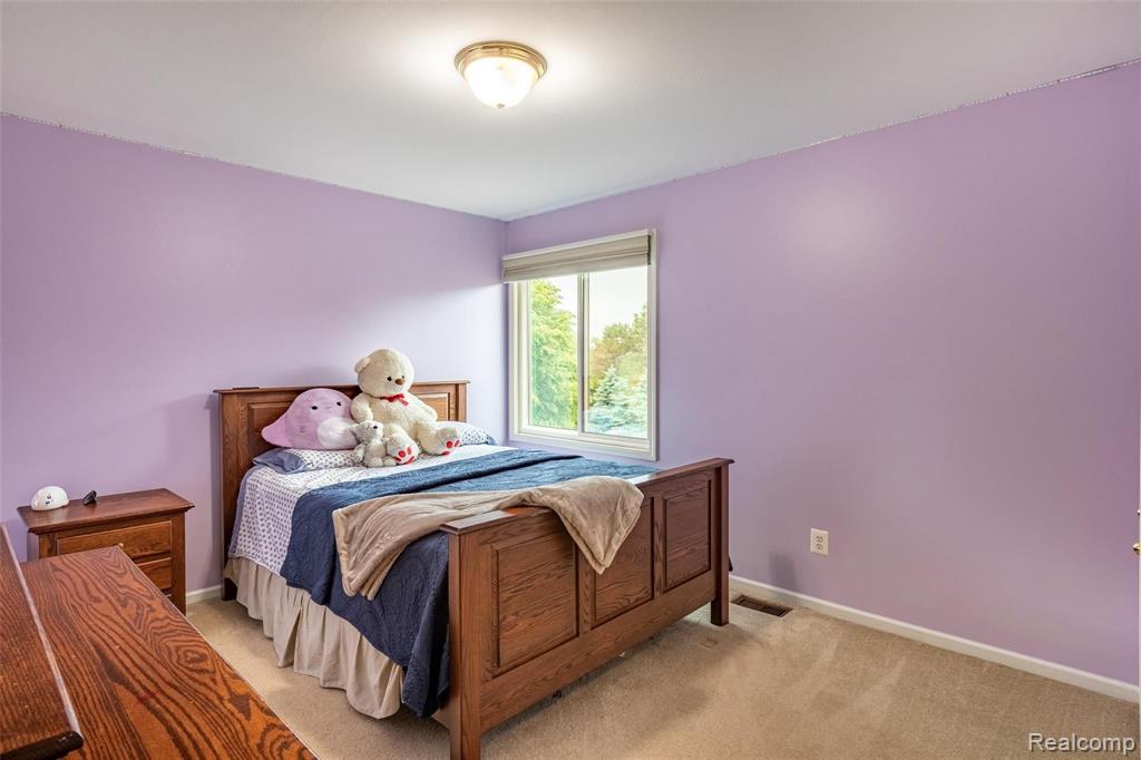 1202 Lakeview Drive Rochester Hills, MI 48306 - Photo 25 of 34