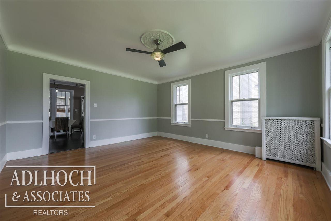 1405 Devonshire Road Grosse Pointe, MI 48230 - Photo 12 of 24 31382339-11.JPG