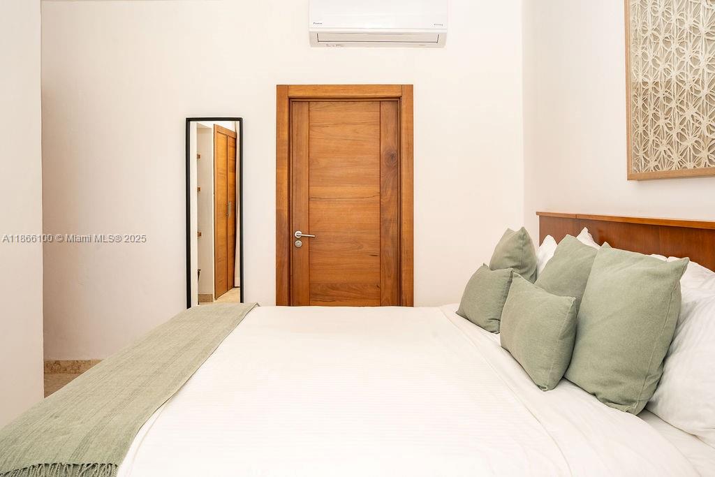 0 8c3f Q62 Las Terrenas Drive, Unit 2 Las Terrenas, Samaná Province 32000 - Photo 13 of 38 a bedroom with a bed and a window