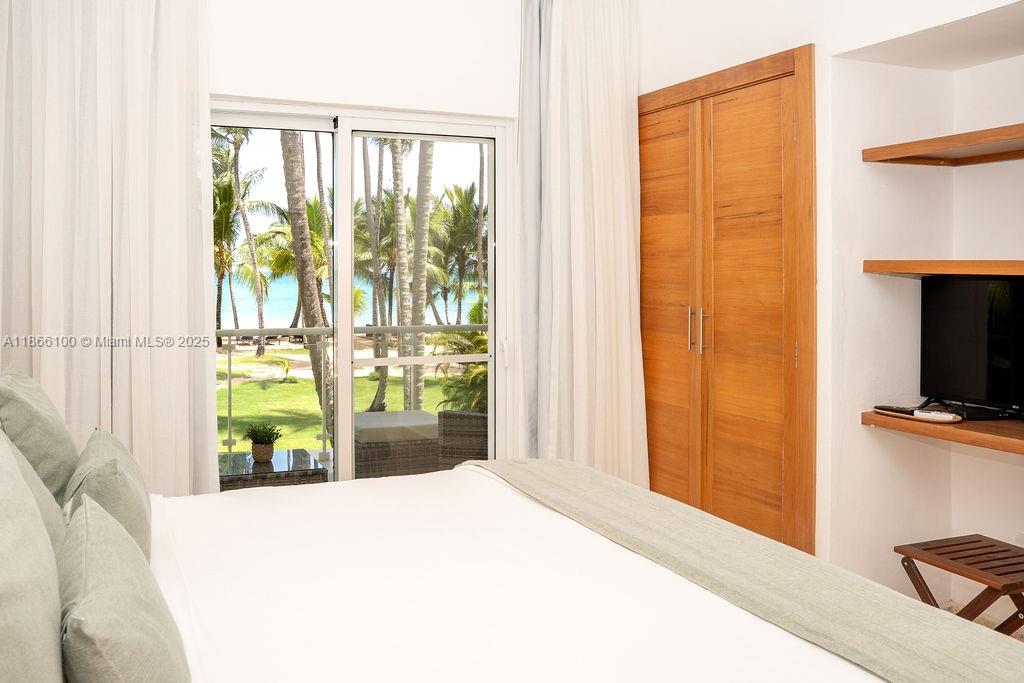 0 8c3f Q62 Las Terrenas Drive, Unit 2 Las Terrenas, Samaná Province 32000 - Photo 14 of 38 a bedroom with a bed and a television