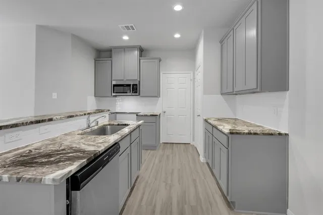 $1,998 | 333 Emerald Thicket Lane, Huffman, TX 77336