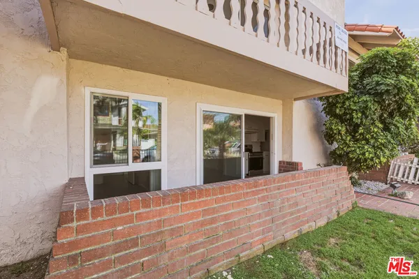 $3,195 | 2020 Graham Avenue, Unit 101, Redondo Beach, CA 90278