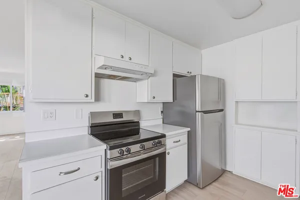 $3,195 | 2020 Graham Avenue, Unit 101, Redondo Beach, CA 90278