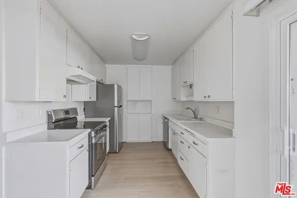 $3,195 | 2020 Graham Avenue, Unit 101, Redondo Beach, CA 90278