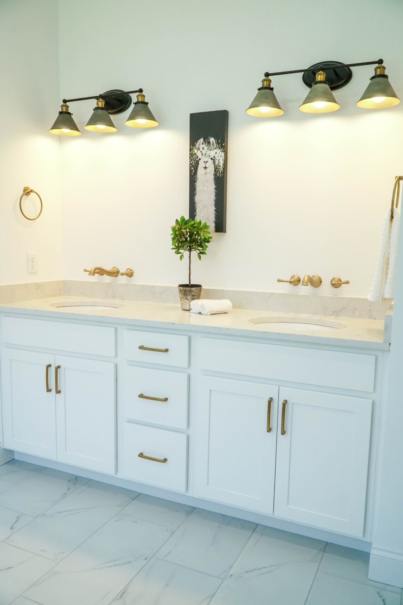8203 Cookeville Boatdock Road Baxter, TN 38544 - Photo 41 of 64 a bathroom with a sink and a mirror