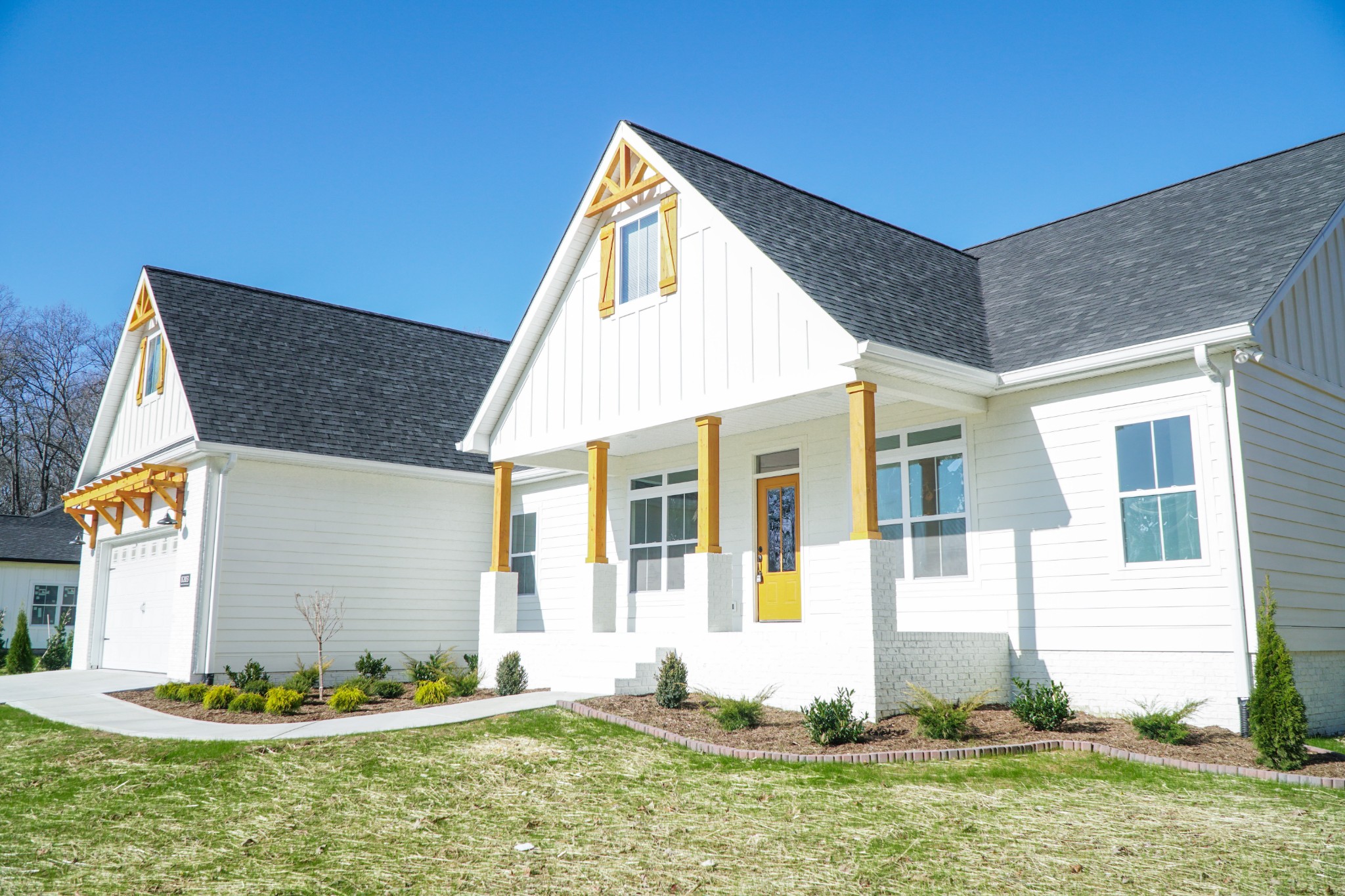 8203 Cookeville Boatdock Road Baxter, TN 38544 - Photo 62 of 64 a front view of a house with a yard