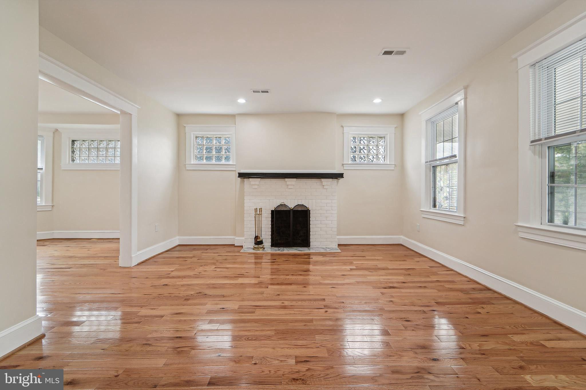 3911 Chatham Road Baltimore, MD 21207 - Photo 10 of 54 Bright living room