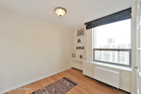 $325,000 | 1355 North Sandburg Terrace, Unit 2608, Chicago, IL 60610