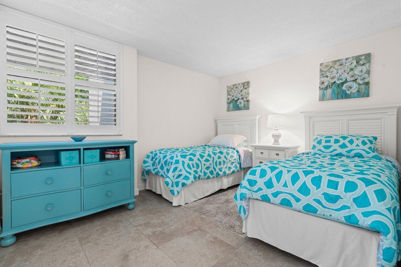 2070 Homewood Boulevard, Unit 4140 Delray Beach, FL 33445 - Photo 18 of 28 a bedroom with a bed and a window