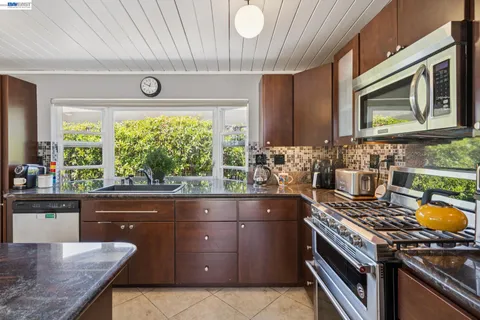 $1,795,000 | 5842 Highwood Road, Castro Valley, CA 94552