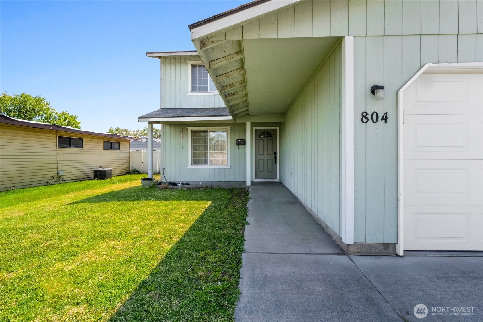 804 Sycamore Lane Moses Lake, WA 98837 - Photo 2 of 40 a view of a back yard of the house