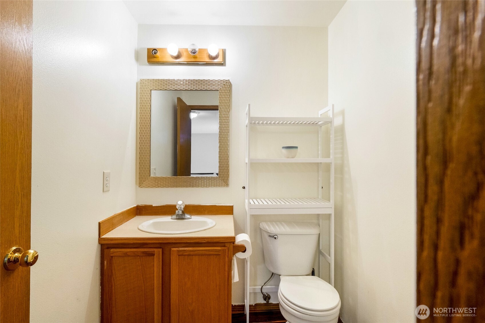 804 Sycamore Lane Moses Lake, WA 98837 - Photo 8 of 40 a bathroom with a toilet sink and mirror