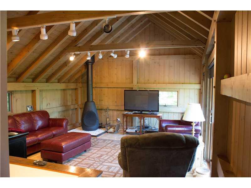 709 Rose Road New Castle, PA 16101 - Photo 2 of 14 Living Room.