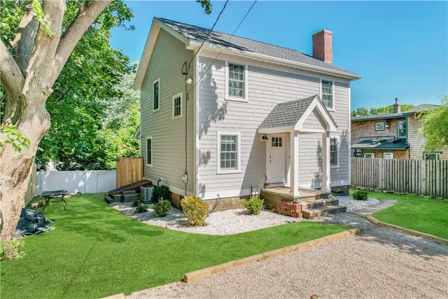 $2,600 | 10 Robinson Street, Narragansett, RI 02882